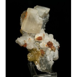 Calcite on fluorite Moscona M02384